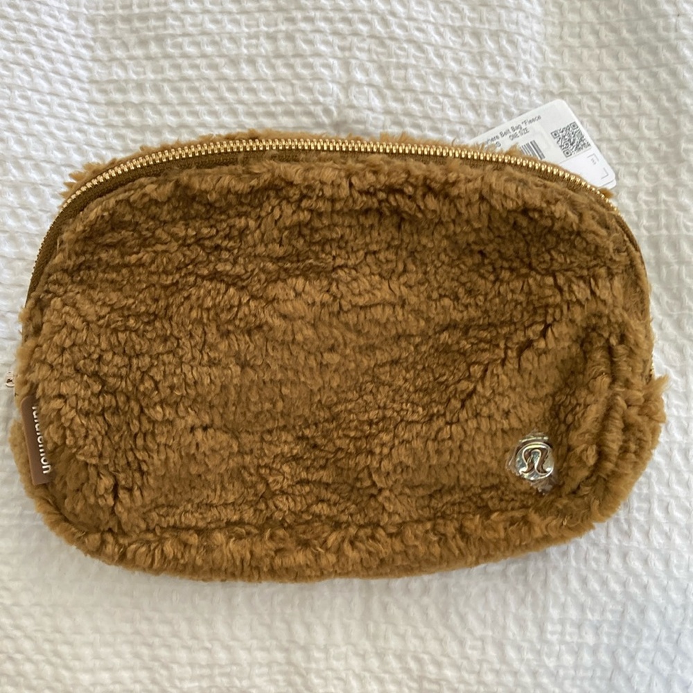 NWT lululemon Everywhere Belt Bag Fleece
